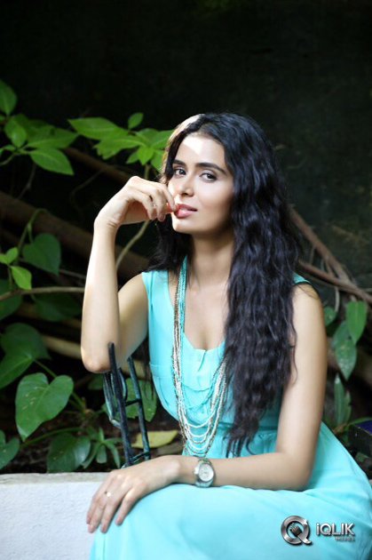 Meenakshi-Dixit